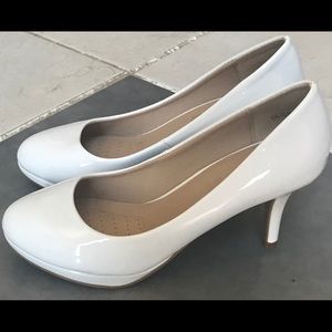 Dream Pairs White Heels